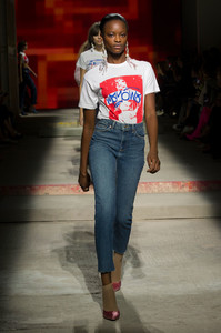 59c83283be69c_TopshopFall2017rhcCiT2kZtOx.thumb.jpg.df1f77ed0e55bf64ed3d617111c01507.jpg