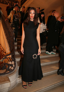 52628777_emily-ratajkowski-10 (1).jpg