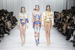 59cc34e4889ef_versace-rs18-5982(1).thumb.jpg.b29ded23f488f5dd9c9881ac83abb3ec.jpg