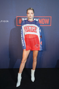 Caroline+Vreeland+Tommy+Hilfiger+TOMMYNOW+oT36IV7AczFx.jpg