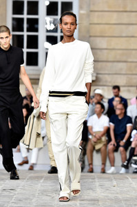 Liya+Kebede+Berluti+Runway+Paris+Fashion+Week+A2puC0vZc2Tx.jpg