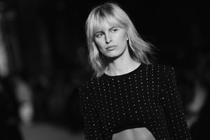 Karolina+Kurkova+Balmain+Runway+Paris+Fashion+ZdvQCZLJsc2x.jpg