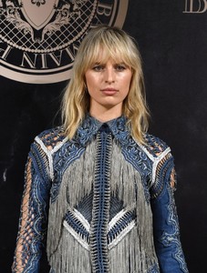 Karolina+Kurkova+L+Oreal+Paris+X+Balmain+Arrivals+q3Zca_0GV9Rx.jpg