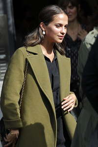 59cebbe0cfe0a_AliciaVikanderEuphoriaPressConferenceFH1a_Zl0Bmfx.thumb.jpg.d33259f018dd46a819f950c2d4d2b630.jpg