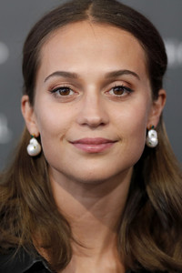 59cebf66e8241_AliciaVikanderEuphoriaPressConferencetULDletTPBax.thumb.jpg.719d162f34d4ec51ea3b7e0aec38e7bb.jpg