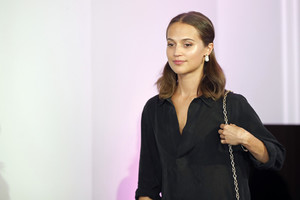 59cebf891e4ae_AliciaVikanderEuphoriaPressConference-4m6khrEGSmx.thumb.jpg.080dd2b86f183bc373ea0b5a0590ffe7.jpg