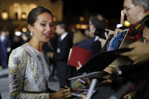 59cec57862131_AliciaVikanderEuphoriaPremiere13thZurichNdmuKXQLSg1x.thumb.jpg.60978798d0bb7bef11ee476359a9c66c.jpg