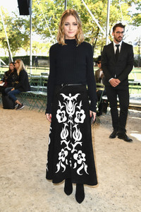 Olivia+Palermo+Nina+Ricci+Front+Row+Paris+_zgdXVTHn-Yx.jpg