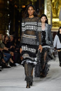 Cindy+Bruna+Balmain+Runway+Paris+Fashion+Week+pEfBrIlbE8ux.jpg