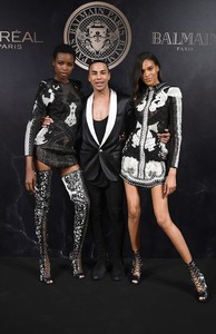 Cindy+Bruna+L+Oreal+Paris+X+Balmain+Arrivals+HbSNtH9rheUx.jpg