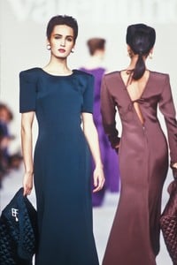 5_valentino-fw-1987-6_html.thumb.JPEG.d82aee013acf79b8b70be2d3405b1ebf.JPEG