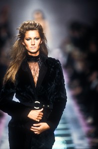 5_versace-fw-2000-6_html.thumb.JPEG.e16bcd758ac25d71c43cb5aab0567e26.JPEG
