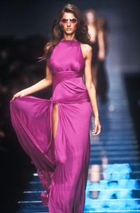 5_versace-ss-2000-6_html.thumb.JPEG.97a82f638b7c630890a7e03e670f59d0.JPEG