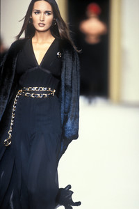 6_chanel-fw-1992-7_html.thumb.JPEG.25a9c19da015027d448dda681f60454d.JPEG