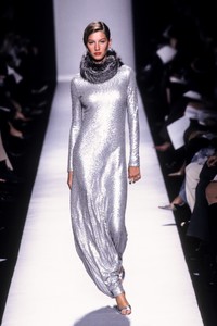 6_michael-kors-fw-2000-7_html.thumb.JPEG.cf37a0cd2836e3ce16682ccc187fb356.JPEG