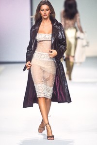 7_valentino-fw-2000-8_html.thumb.JPEG.bffb48f236fb52d04d8d24b73f5b8395.JPEG