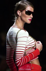 7_valentino-ss-2001-8_html.thumb.JPEG.574fda4b4c82ca801bbe4f89644aebd8.JPEG