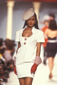 8_karl-lagerfeld-ss-1988-2_html.thumb.JPEG.471cea95a6ca5236a1e19078d31ae77c.JPEG