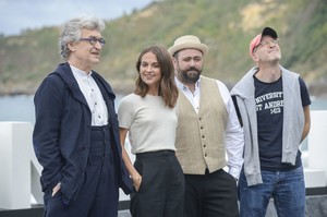 Alicia-Vikander--Submergence-Photocall-2017-San-Sebastian-Film-Festival-06.thumb.jpg.5e22f6ba81f11249477108c1f891a8fc.jpg