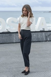 Alicia-Vikander--Submergence-Photocall-2017-San-Sebastian-Film-Festival-09.thumb.jpg.fb09850438f2c88c541d50fee581950d.jpg