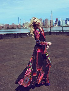 Aline-Weber-Woman-Spain-September-2017-Cover-Editorial07.thumb.jpg.01b63c469661c457a7eba127defd4058.jpg