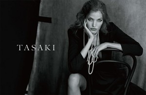 Alisa-Ahmann-by-Peter-Lindbergh-for-Tasaki-FW-17.18-Campaign--760x494.thumb.jpg.ab88d3190863a8902e3566932a470dfd.jpg