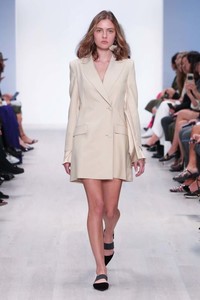 Bianca_Spender_vogue.com.au_1195637-1_og.jpg