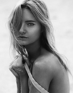 Billabong-X-Its-Now-Cool-Maya-Stepper-Josie-Clough-1.thumb.jpg.f4a6baa5c88d0f339beca7582c6c2984.jpg