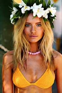 Billabong-X-Its-Now-Cool-Maya-Stepper-Josie-Clough-19.thumb.jpg.509a1ec746451af5da823e051b9349e6.jpg