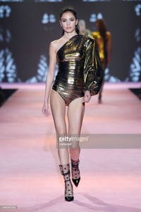 Calzedonia-Legs-Show-september-2017-13.thumb.jpg.0ff59bff037c2131e52d3db44274b8a0.jpg