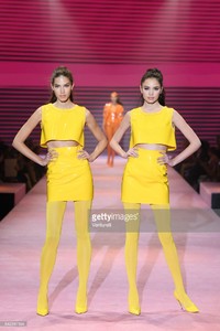 Calzedonia-Legs-Show-september-2017-3.thumb.jpg.1339aad21ef6a6ebf432340532c91f4c.jpg