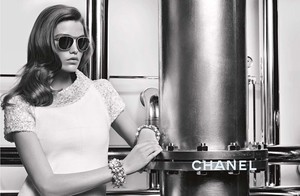Chanel-Eyewear-Fall-Winter-2017-Campaign13475.thumb.jpg.d1c134fa1ef8d06d3e3a101cd7c8f736.jpg