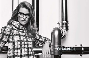 Chanel-Eyewear-Fall-Winter-2017-Campaign21920.thumb.jpg.1a73a79bcc764cb61229063a9ed9ecb5.jpg