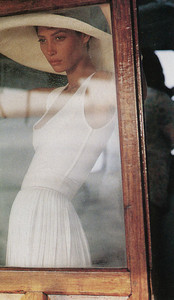 Christy_Turlington_US_Vogue_May_1990_20.thumb.jpg.3a15a0c589b662c0d15e55d374e11bda.jpg