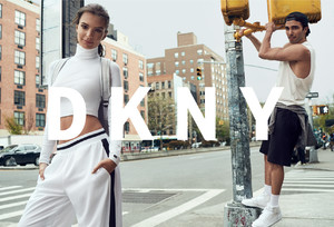 DKNY-fall-2017-ad-campaign-the-impression-08.thumb.jpg.48cd0f63470dcb4dc5f5677df0cea63d.jpg
