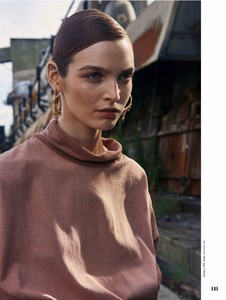 Elle_Australia_March_2017_FreeMags.cc__dragged_-page6.jpg
