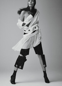 Fashion-Magazine-Zuzanna-Bijoch-Dean-Isidro-2.thumb.jpg.dca45a48126d1a2904a898183c88978f.jpg