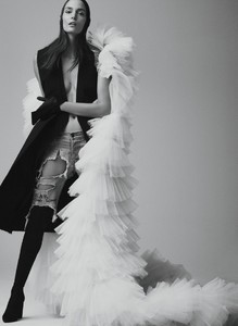 Fashion-Magazine-Zuzanna-Bijoch-Dean-Isidro-3.thumb.jpg.1041be83c5ab9d54f63a26d9e330d7c4.jpg