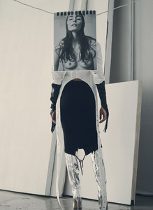 Fashion-Magazine-Zuzanna-Bijoch-Dean-Isidro-7.thumb.jpg.1ff92f126fd2aa3a9aa755892ec18890.jpg
