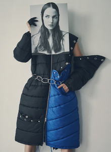 Fashion-Magazine-Zuzanna-Bijoch-Dean-Isidro-9.thumb.jpg.368317463954527d3e710c30da61b092.jpg