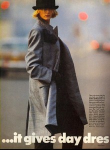 Feurer_Vogue_US_September_1984_05.thumb.jpg.aeec0f4ee23f6e05cfc0d49526a6be15.jpg