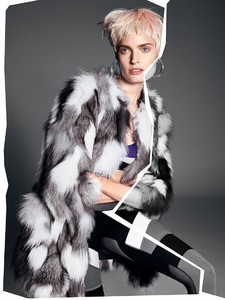 Glamour-Italia-October-2017-Agnete-Hegelund-by-Baard-Lunde-6.thumb.jpg.2be4120eb2ba519f76a20296f5eb3e4c.jpg
