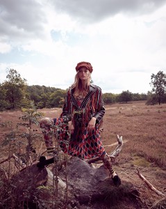Grazia-Germany-Folke-Matthes-Andreas-Ortner-4.thumb.jpg.8f659521b9256c279b8bd44b1a51de9e.jpg