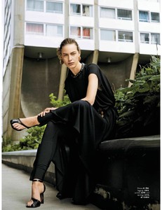 Grazia_UK_Issue_644_11_September_2017-page-009.jpg