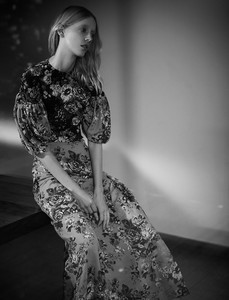 Harpers-Bazaar-Kazakhstan-Septamber-2017-Franzi-Frings-Kate-Davis-Macleod-1-2.thumb.jpg.bddd2e671d75fa8ab1328e7d50a1bb0d.jpg