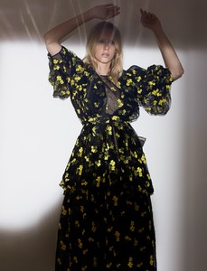 Harpers-Bazaar-Kazakhstan-Septamber-2017-Franzi-Frings-Kate-Davis-Macleod-2.thumb.jpg.1c9e3be953b05e5cfde9c6c966392786.jpg
