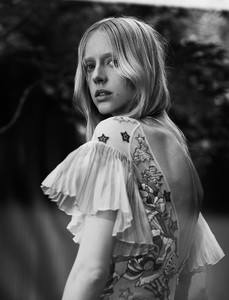Harpers-Bazaar-Kazakhstan-Septamber-2017-Franzi-Frings-Kate-Davis-Macleod-3.thumb.jpg.84c8faeb5e08b95af7f1dee9764b8d54.jpg
