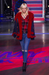 Hilfiger-RF17-8512.thumb.jpg.879162efcc7c7c4229f469103586a952.jpg