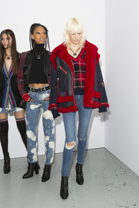 Hilfiger-bks-Z-RF17-9259.thumb.jpg.c3813bfed10a39a8289dbd8d3ab8213c.jpg