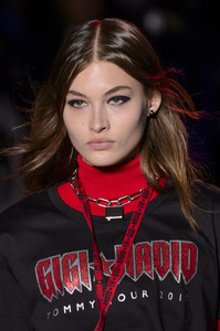 Hilfiger-clp-RF17-2456.thumb.jpg.99d57eeba0eeee8ed18b408aee257b7d.jpg
